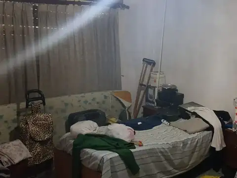 Casa 6 ambientes con 2 baños
