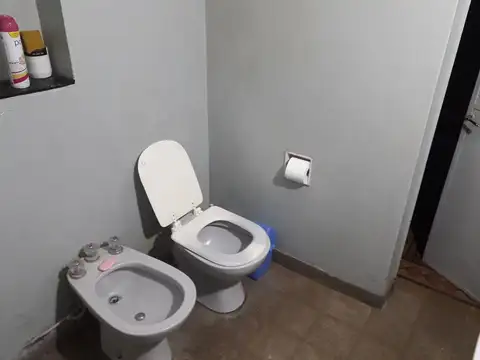 Casa 5 ambientes con 1 baño