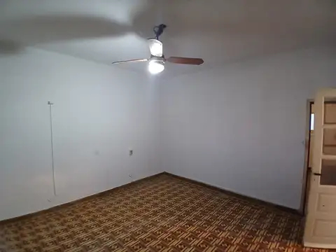 Casa en Alquiler con 2 cocheras