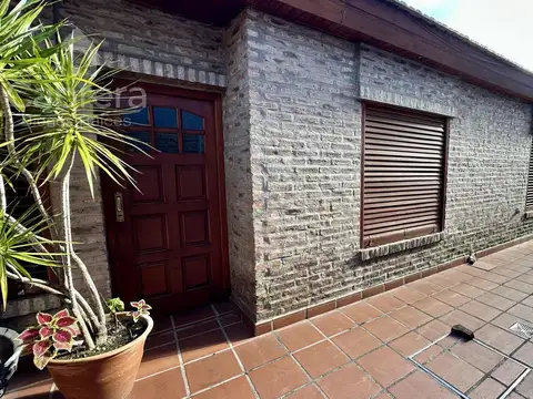 Venta Casa 2 Dormitorios en Barrio la Loma, La Plata.