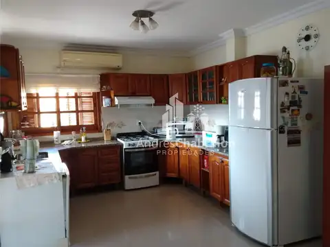 Hermosa Casa En Barrio Lezca