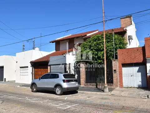 Hermosa Casa En Barrio Lezca