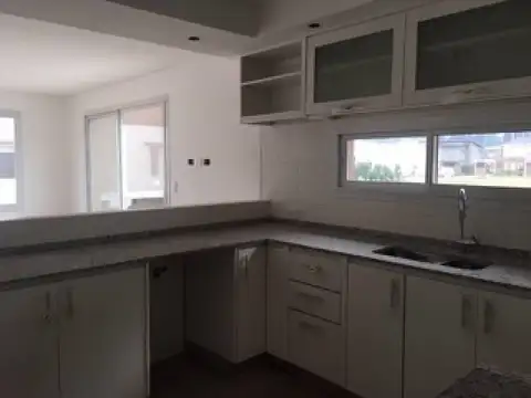 Casa venta 5 ambientes en Altos de Campo Grande Pilar lote de 800 m2