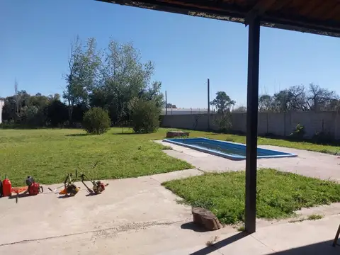 Venta de terreno en Zarate con casa y pileta