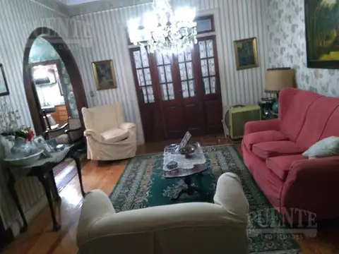 Casa 6 ambientes con 2 baños