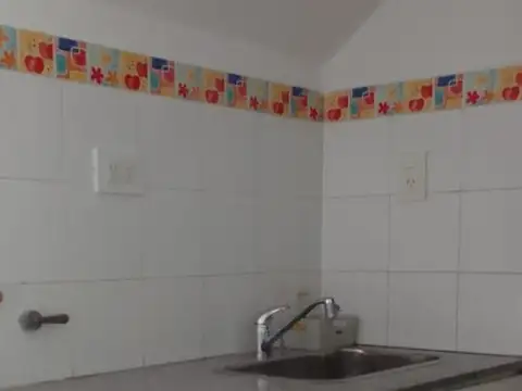 Depto Tipo Casa en Alquiler en Barrio Malvinas, $ 650.000