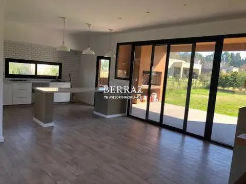 Casa 3 ambientes con 2 baños