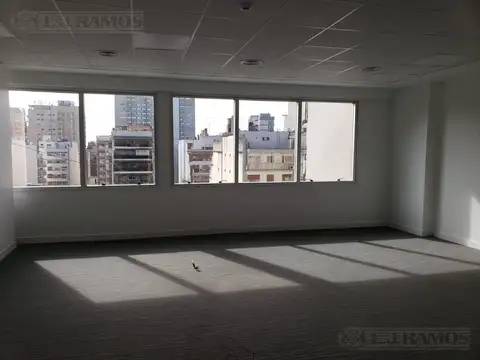 Oficina en Alquiler con 2 cocheras