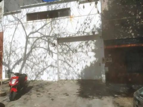 Galpon en Venta en Flores, USD 300.000