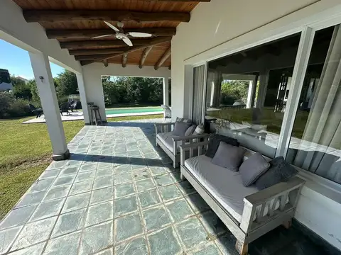 Casa 3 ambientes con 2 baños