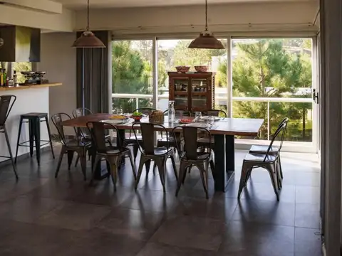 Casa 5 ambientes con 3 baños