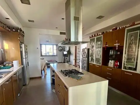 Casa 5 ambientes con 3 baños