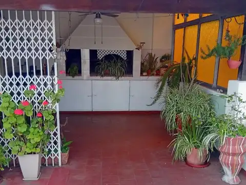Depto Tipo Casa 4 ambientes con 3 baños