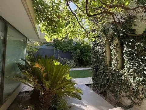 Casa 6 ambientes con 4 baños