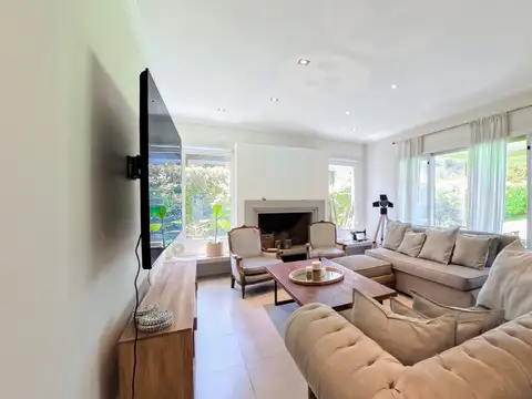 Casa 5 ambientes con 4 baños