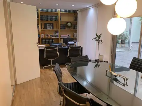 Excelente y amplia oficina en venta en zona Centro