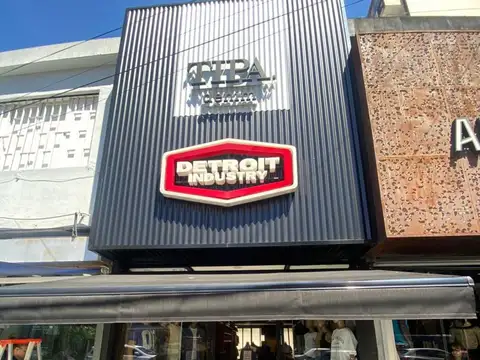 LOCAL EN PLENO FOCO COMERCIAL de CASEROS s/3 DE FEBRERO