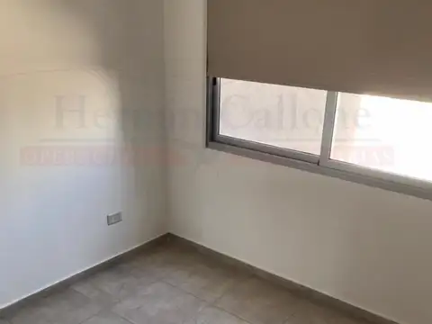 DEPTO. 2 AMB. CON BALCÓN AL FRENTE Y COCHERA EN MORÓN