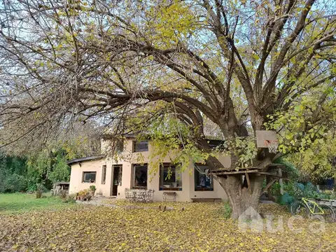 ALQ BIANUAL |  Pintoresca CASA Rustica c/Gran Jardin | Barrio Residencial La Bota al 700