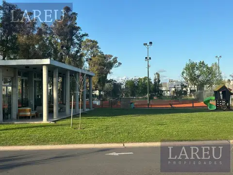 Terreno centrarl a fondo verde en Santa Elena, Pilar del Este