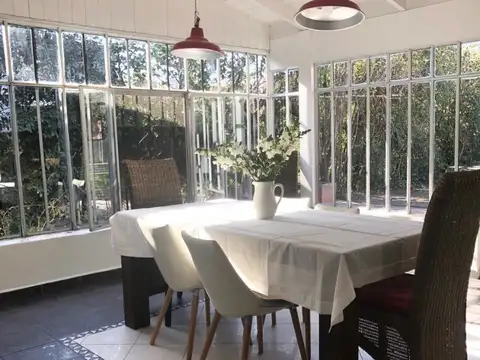 Casa 7 ambientes con 2 baños