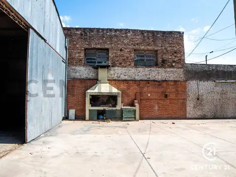 Galpon con casa 2 dormitorios, jardín y pileta