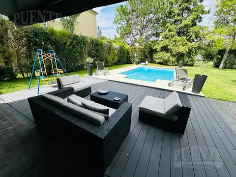 Casa en Venta con 2 cocheras