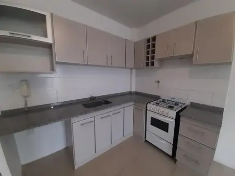 Departamento en Alquiler en Villa Ballester, $ 650.000