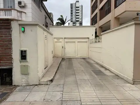 COCHERA TECHADA A LA VENTA  BERNAL