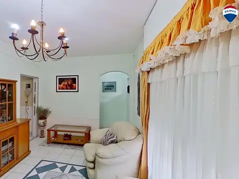 Casa 4 ambientes con 1 baño