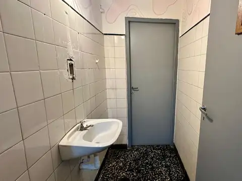 Local  Av Luro e/ San Juan y Olazabal