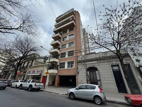 Venta Departamento 3 Ambientes Semi Piso  con Baulera Caballito