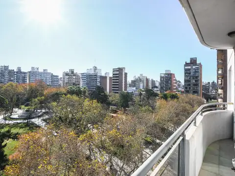 VENTA - Departamento 1 dormitorio con balcon al frente y vista despejada. Abasto, Rosario.