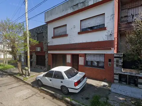PH en venta de 2 dormitorios c/ cochera en Bernal Oeste