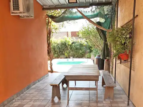 Casa 10 ambientes con 2 baños