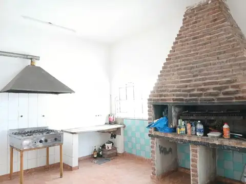 Local en Alquiler en Tapiales, $ 800.000