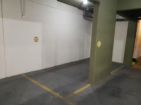 Cochera cubierta en PB - Zona centro, poca antigüedad