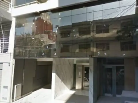 Cochera cubierta en PB - Zona centro, poca antigüedad