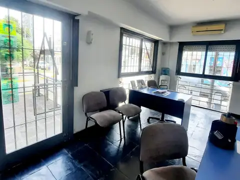 Oficina céntrica de dos ambientes con terraza