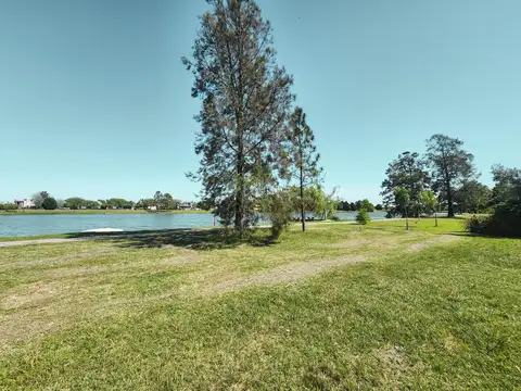 Terreno en Venta 20  mts Fondo