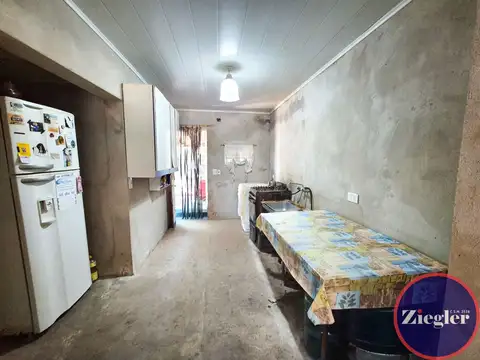 Casa en venta c/ cochera en Grand Bourg