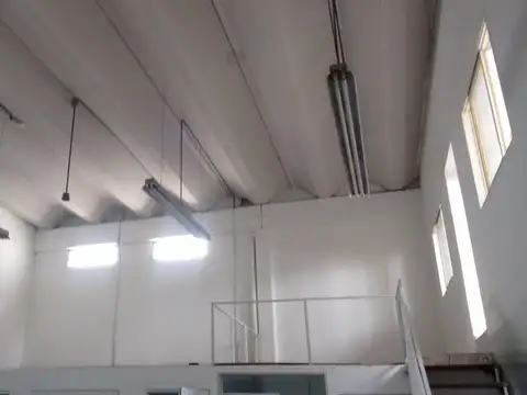 Galpon en Alquiler en Crisol Norte, $ 2.500.000