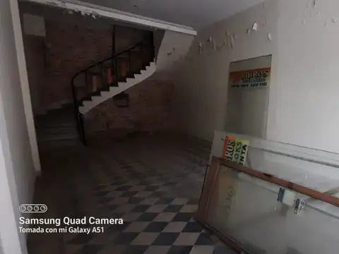 Local en Venta Via Púb.