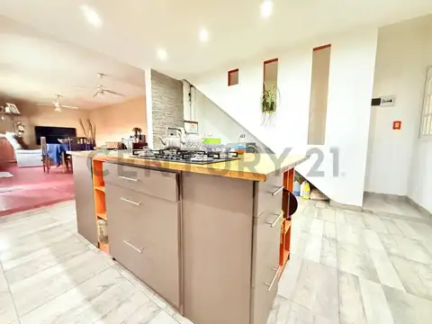 VENTA CASA 7 AMBIENTES ITUZAINGO NORTE