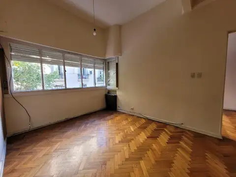 3 ambientes en alquiler con lavadero, al frente. A 100mts de Av. Rivadavia!