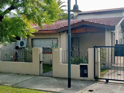 Chalet con pileta y gran terreno en Troncos del Talar