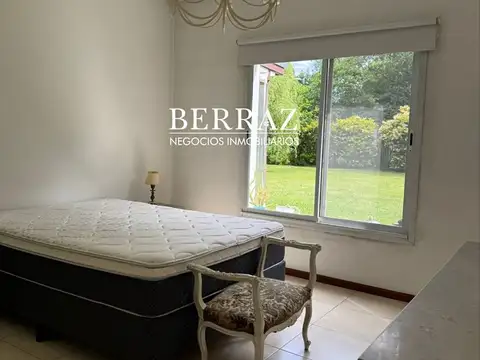 Casa en Alquiler con 1 cochera