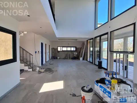 Casa en Venta con 2 cocheras