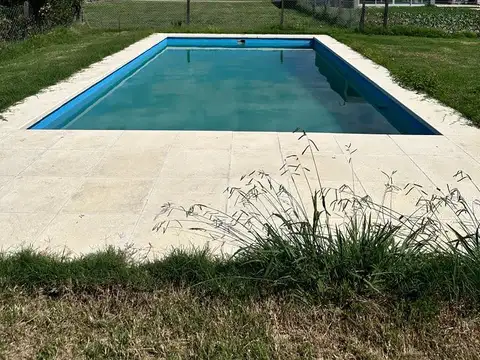 Casa en venta de 5 ambientes con hermoso jardín, piscina y parrilla y cochera, en Puertos - Barrio Ceibos