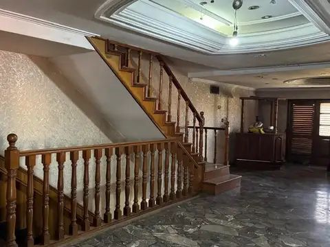 LOCAL EN ESQUINA MAS DEPARTAMENTO  1° PISO